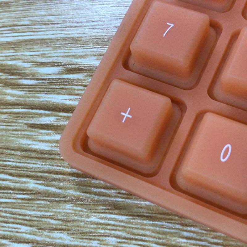 設(shè)計凹槽配合產(chǎn)品機殼固定硅膠按鍵